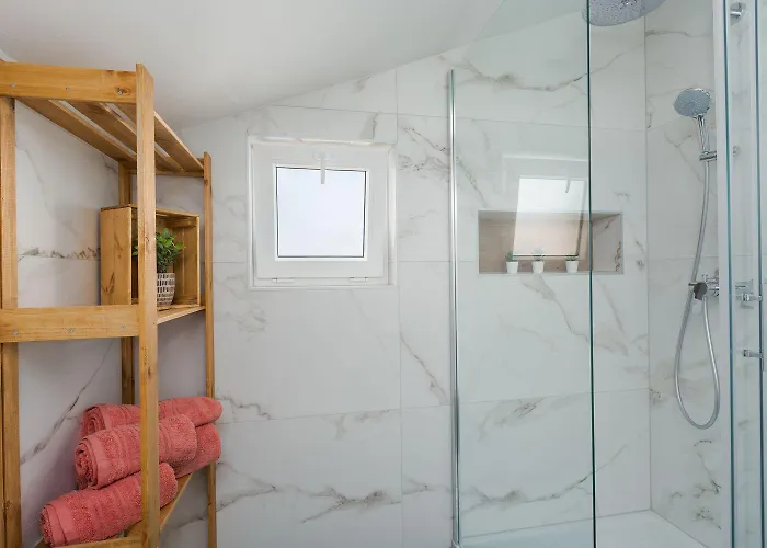 Traumhaftes Mit Meerblick Und Privatem Balkon - Nur 250 Meter Zum Apartmán Poreč