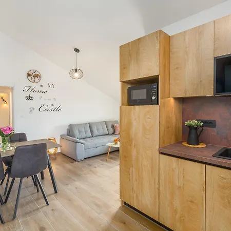 Traumhaftes Mit Meerblick Und Privatem Balkon - Nur 250 Meter Zum * Porec