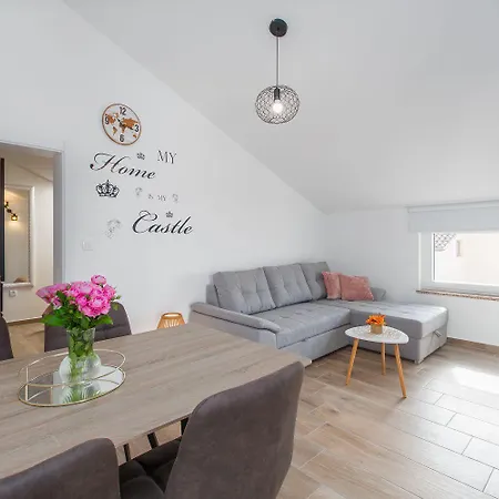 Апартаменти Traumhaftes Mit Meerblick Und Privatem Balkon - Nur 250 Meter Zum