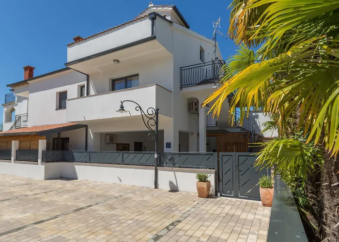 Traumhaftes Mit Meerblick Und Privatem Balkon - Nur 250 Meter Zum * Пореч