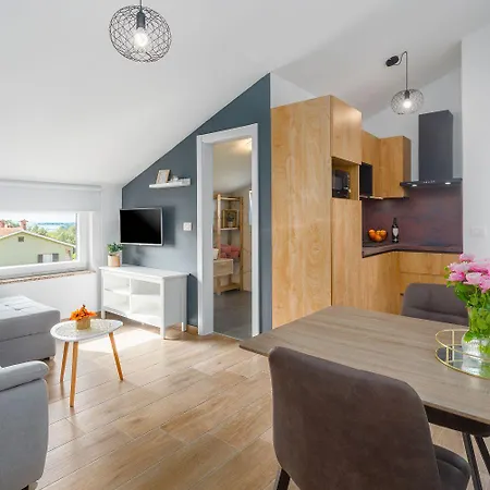 Апартаменты Traumhaftes Mit Meerblick Und Privatem Balkon - Nur 250 Meter Zum Пореч