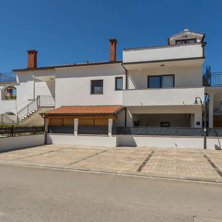 Traumhaftes Mit Meerblick Und Privatem Balkon - Nur 250 Meter Zum Апартаменты