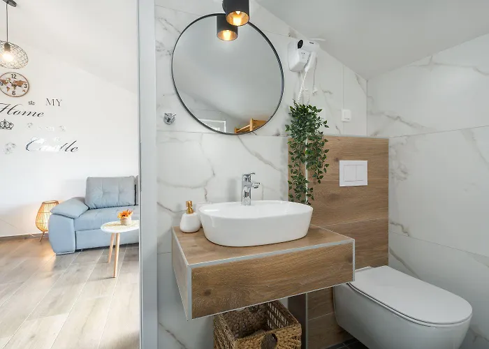 Traumhaftes Mit Meerblick Und Privatem Balkon - Nur 250 Meter Zum Пореч