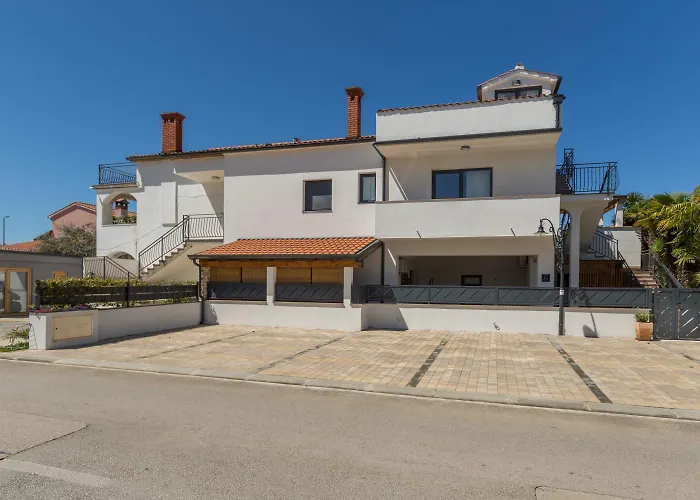 Traumhaftes Mit Meerblick Und Privatem Balkon - Nur 250 Meter Zum Апартаменты